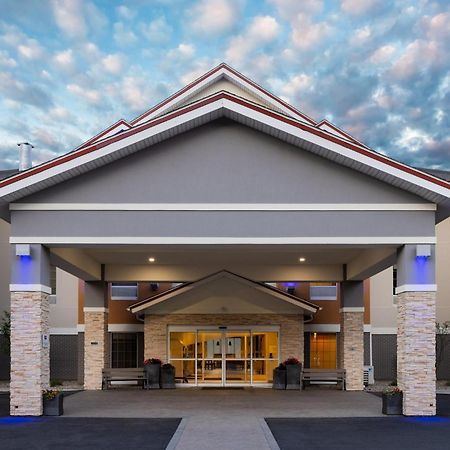 Holiday Inn Express Hotel & Suites Brattleboro By Ihg Bagian luar foto