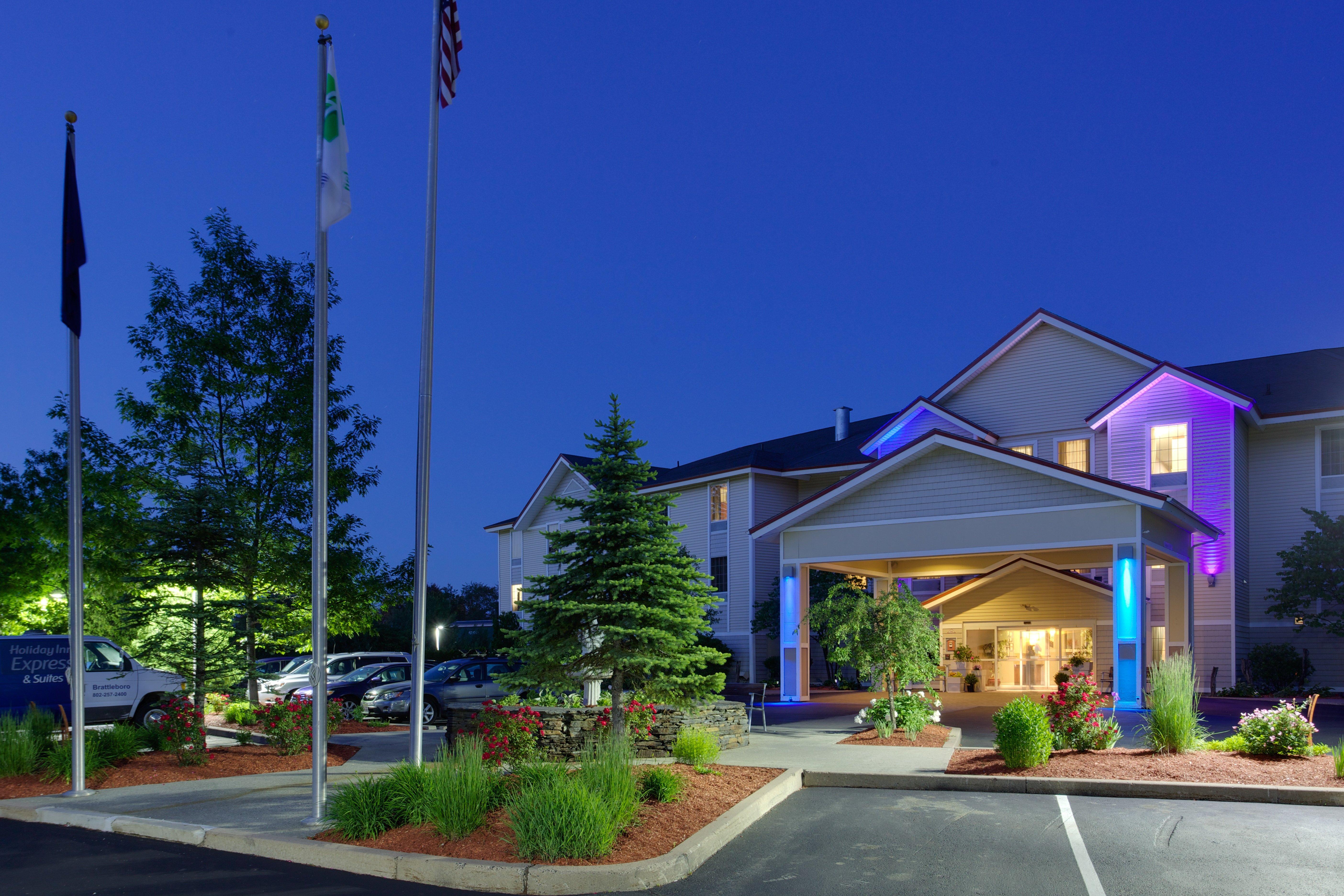Holiday Inn Express Hotel & Suites Brattleboro By Ihg Bagian luar foto
