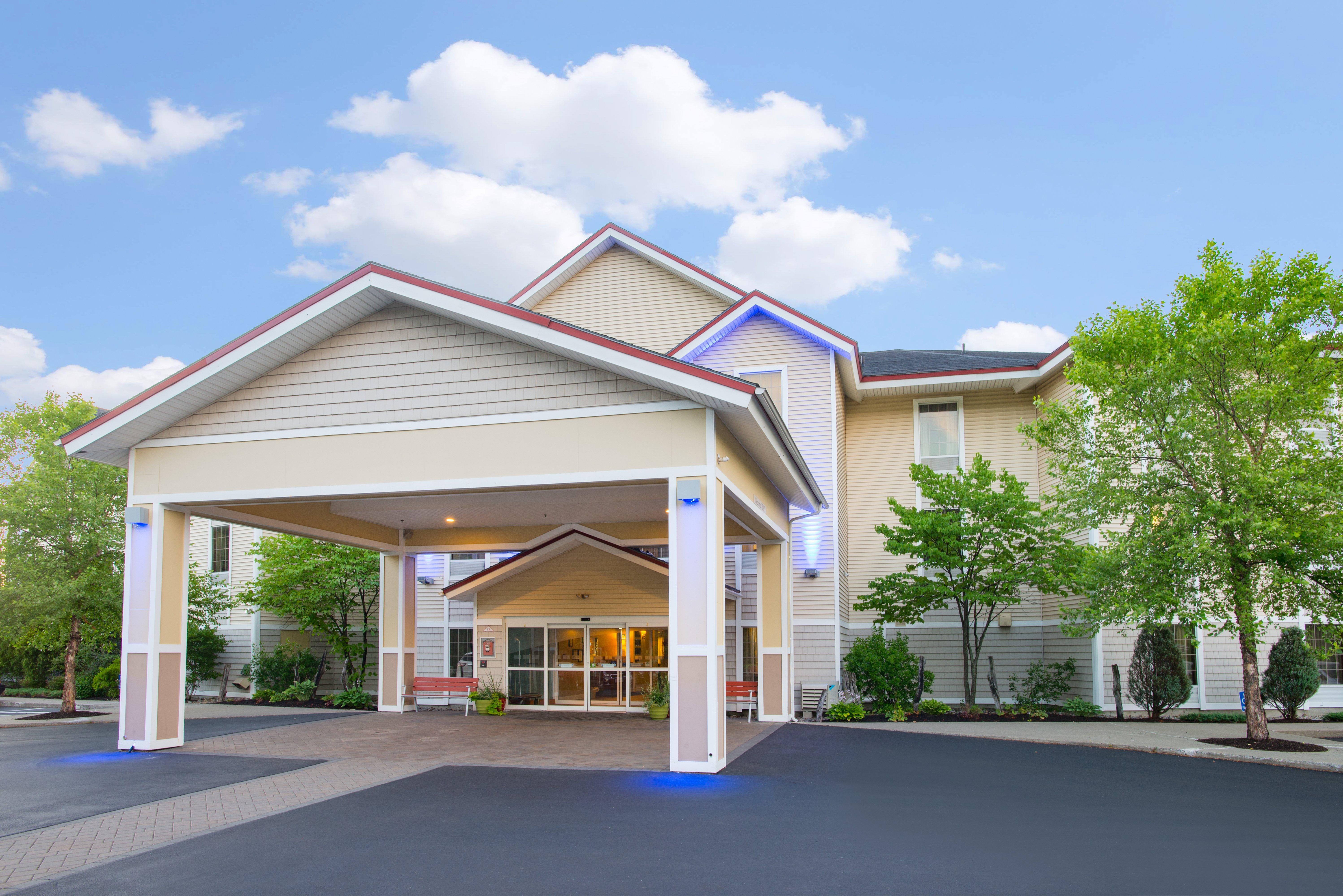 Holiday Inn Express Hotel & Suites Brattleboro By Ihg Bagian luar foto