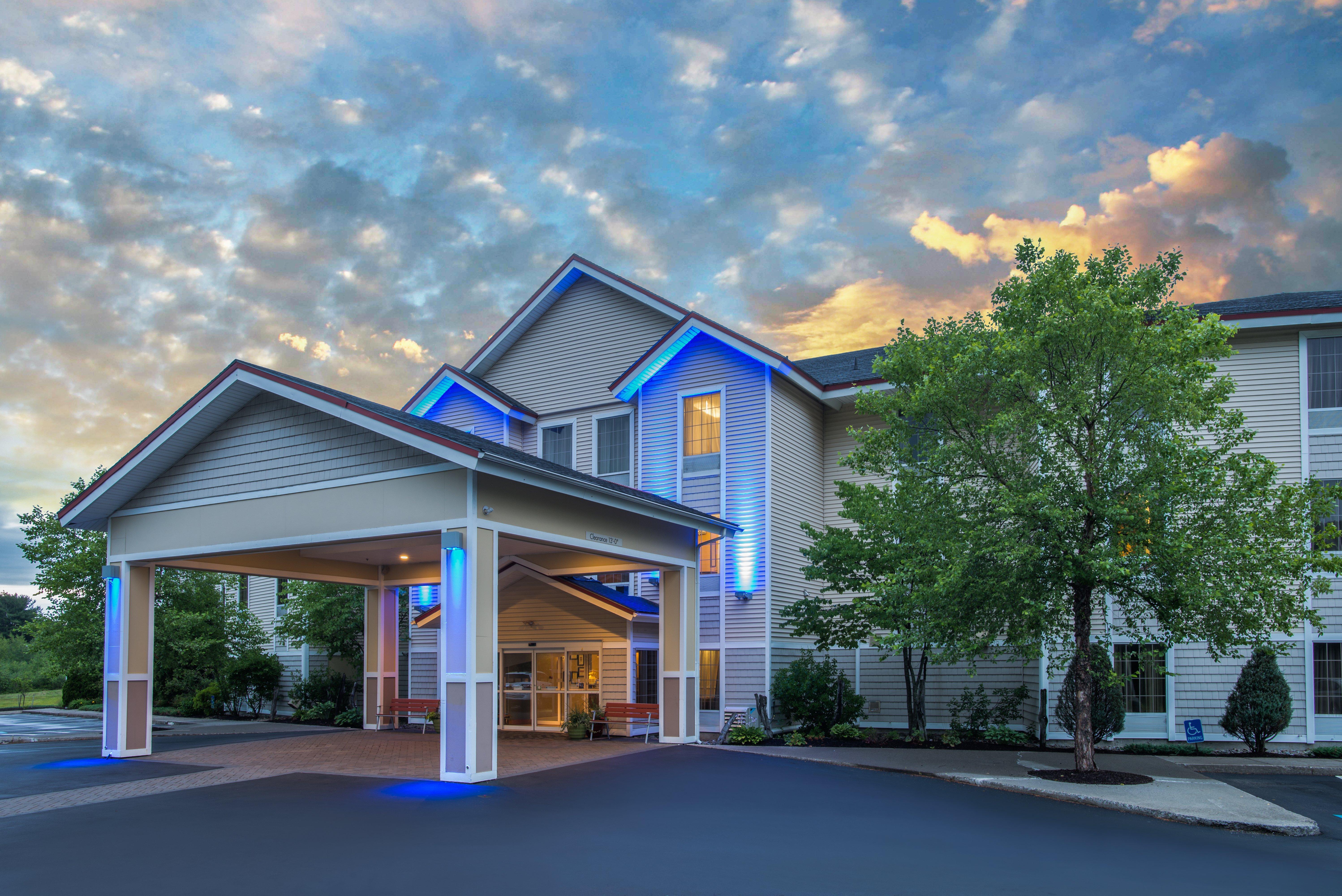 Holiday Inn Express Hotel & Suites Brattleboro By Ihg Bagian luar foto