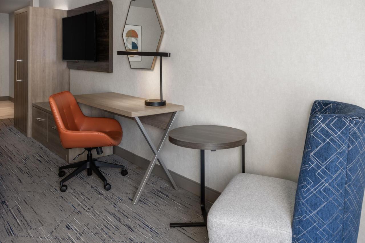 Holiday Inn Express Hotel & Suites Brattleboro By Ihg Bagian luar foto