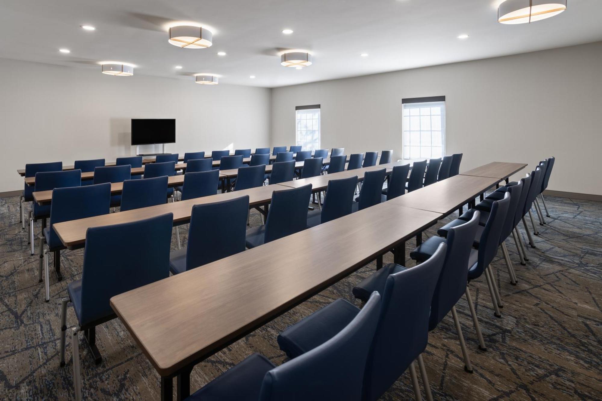 Holiday Inn Express Hotel & Suites Brattleboro By Ihg Bagian luar foto