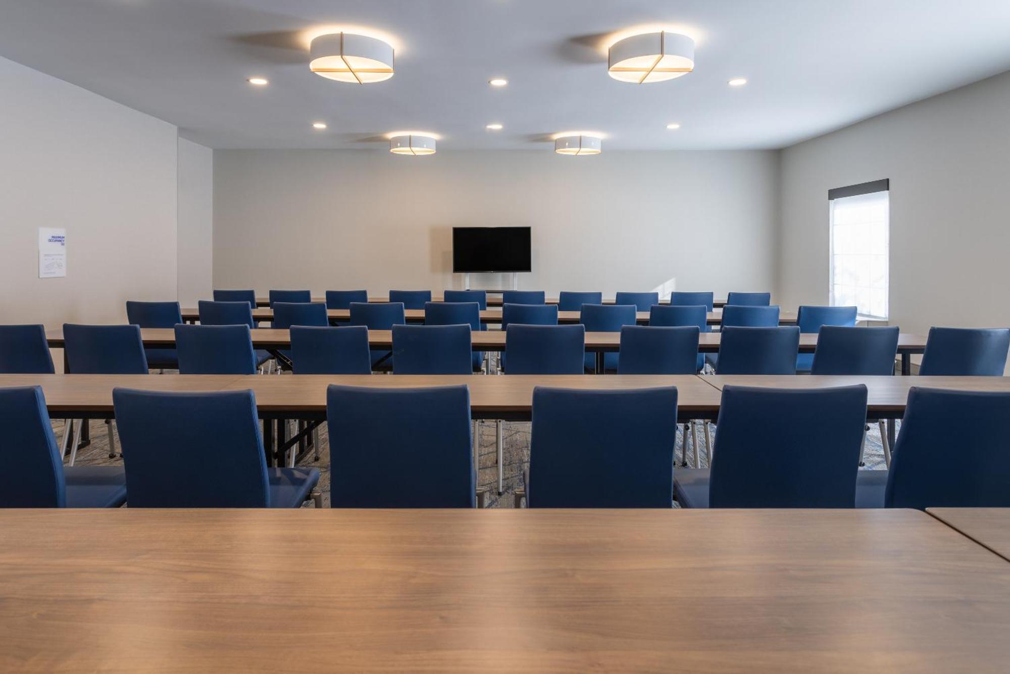 Holiday Inn Express Hotel & Suites Brattleboro By Ihg Bagian luar foto