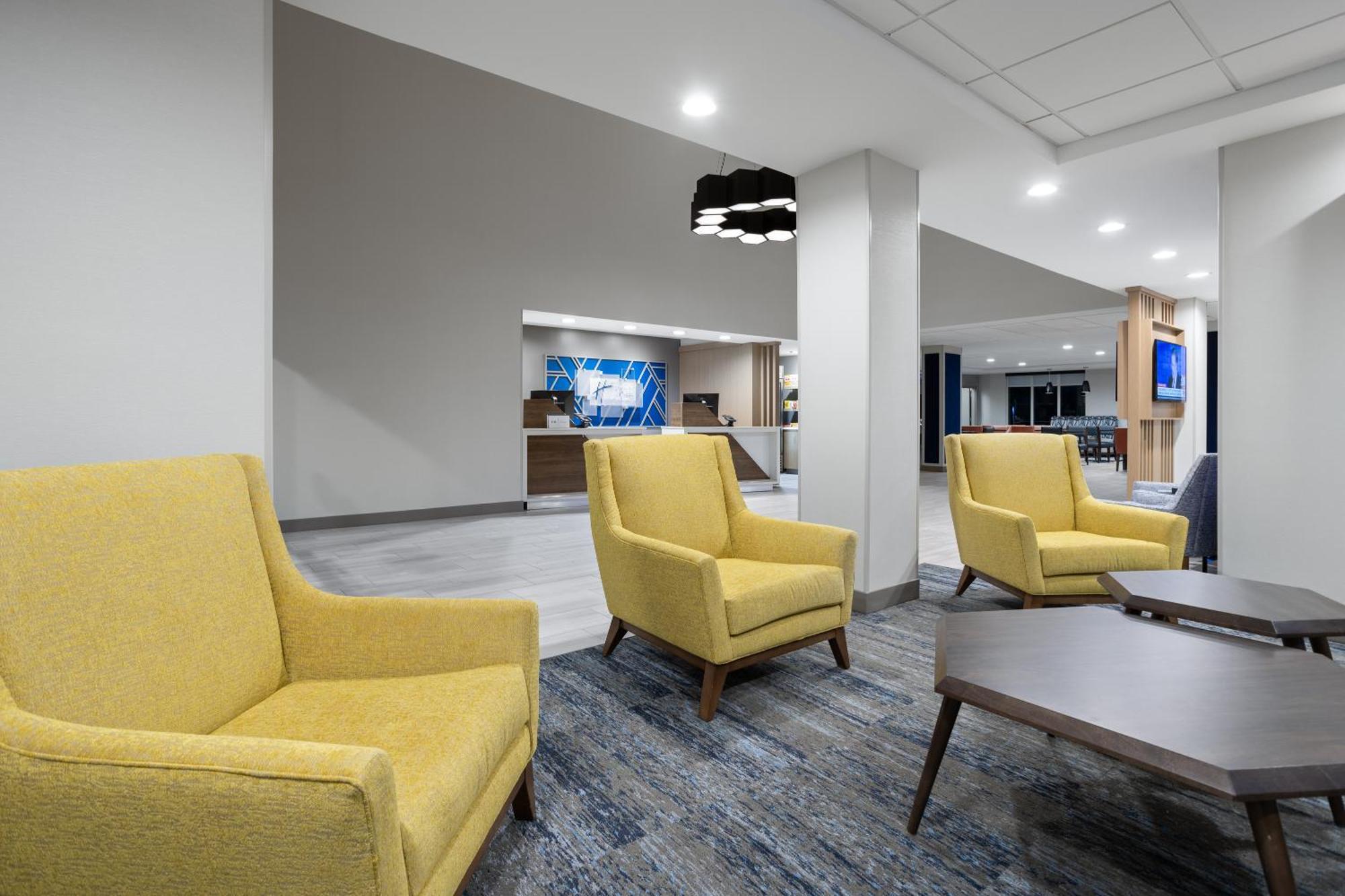 Holiday Inn Express Hotel & Suites Brattleboro By Ihg Bagian luar foto