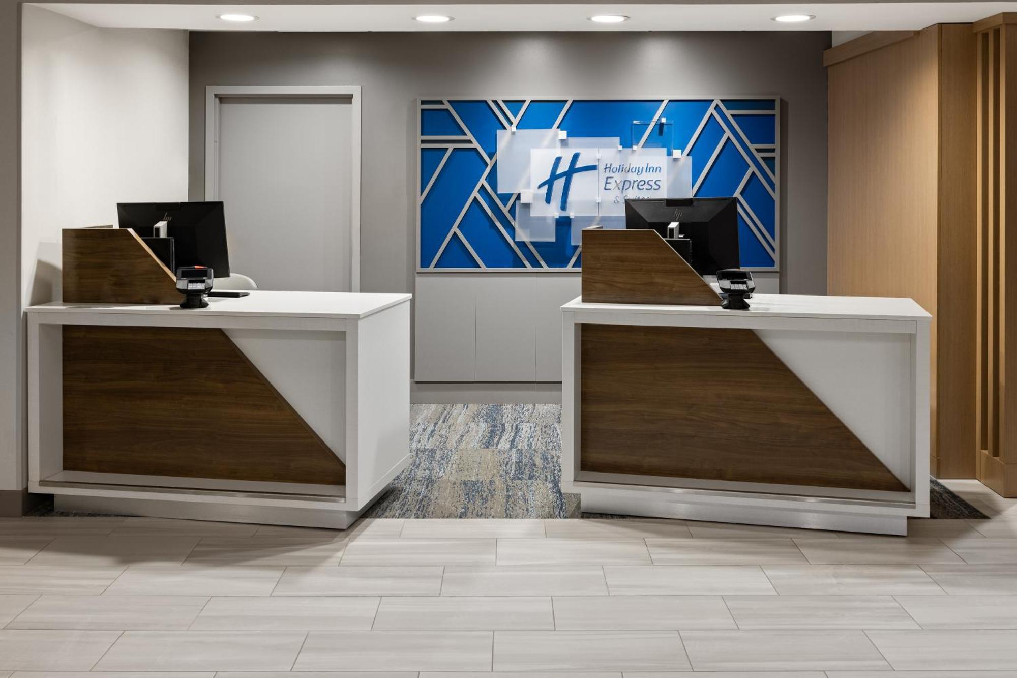 Holiday Inn Express Hotel & Suites Brattleboro By Ihg Bagian luar foto