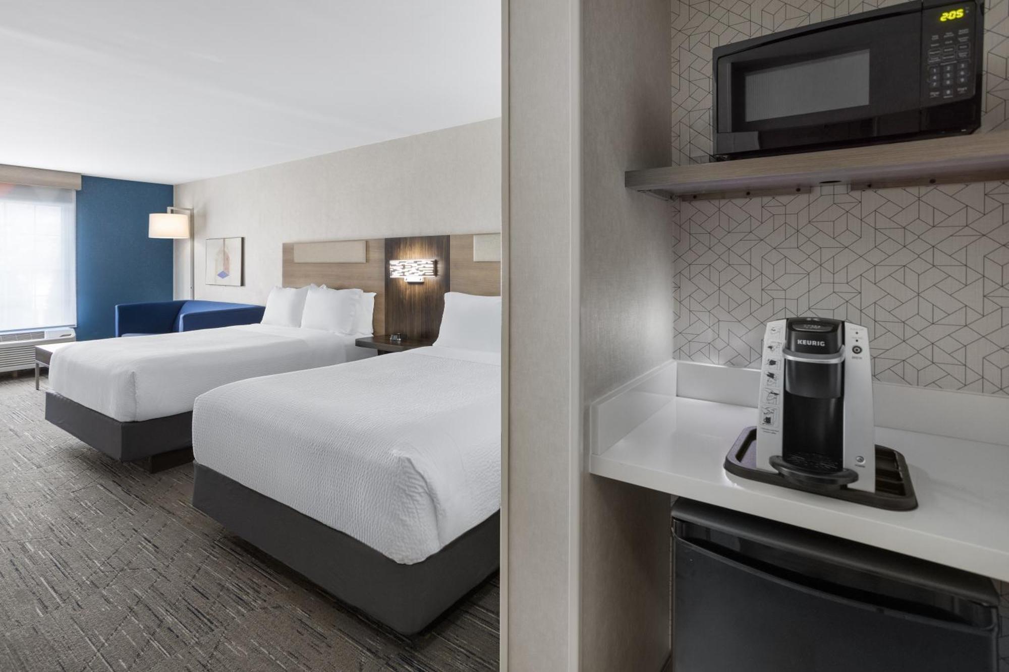 Holiday Inn Express Hotel & Suites Brattleboro By Ihg Bagian luar foto