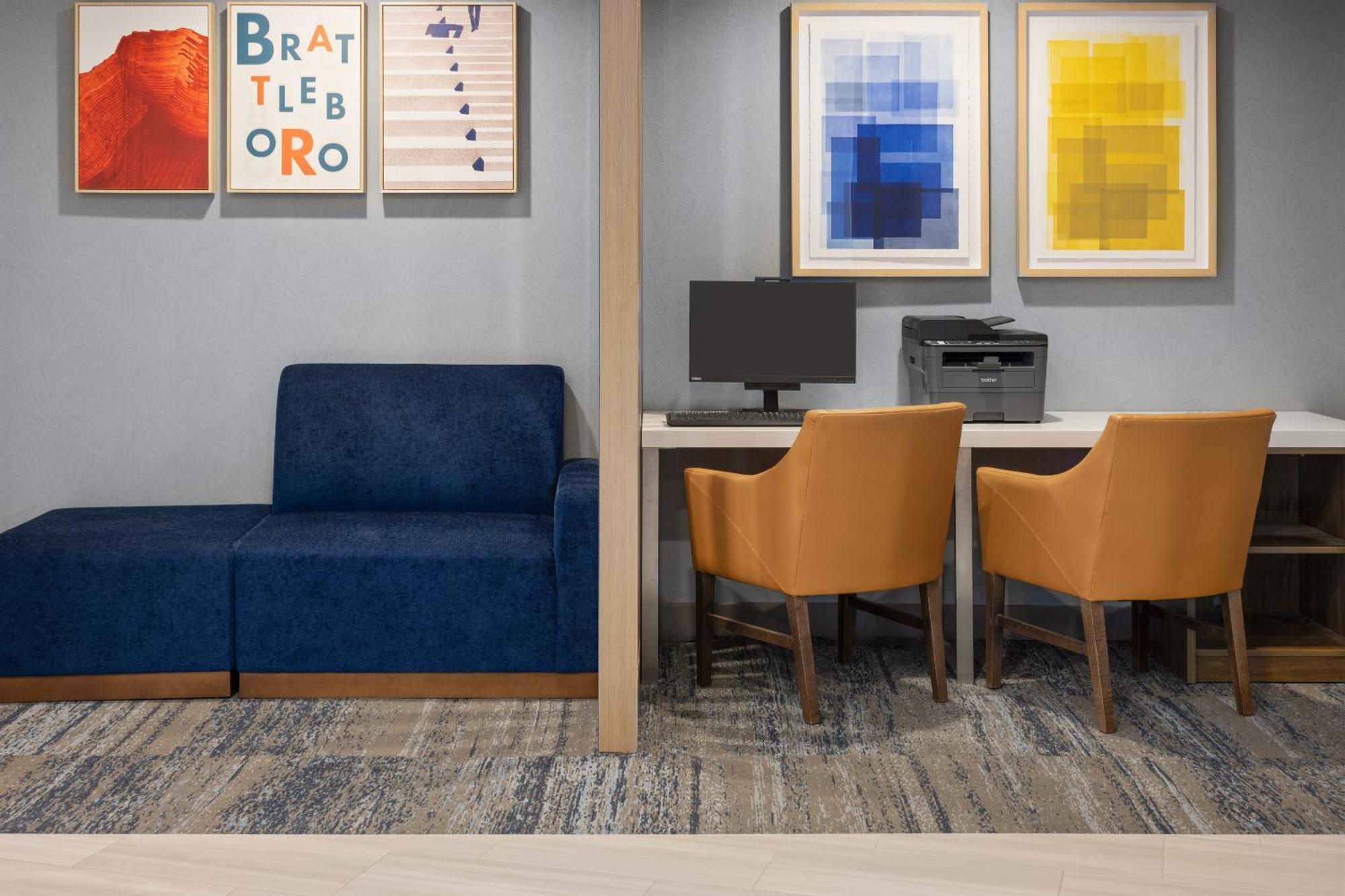 Holiday Inn Express Hotel & Suites Brattleboro By Ihg Bagian luar foto