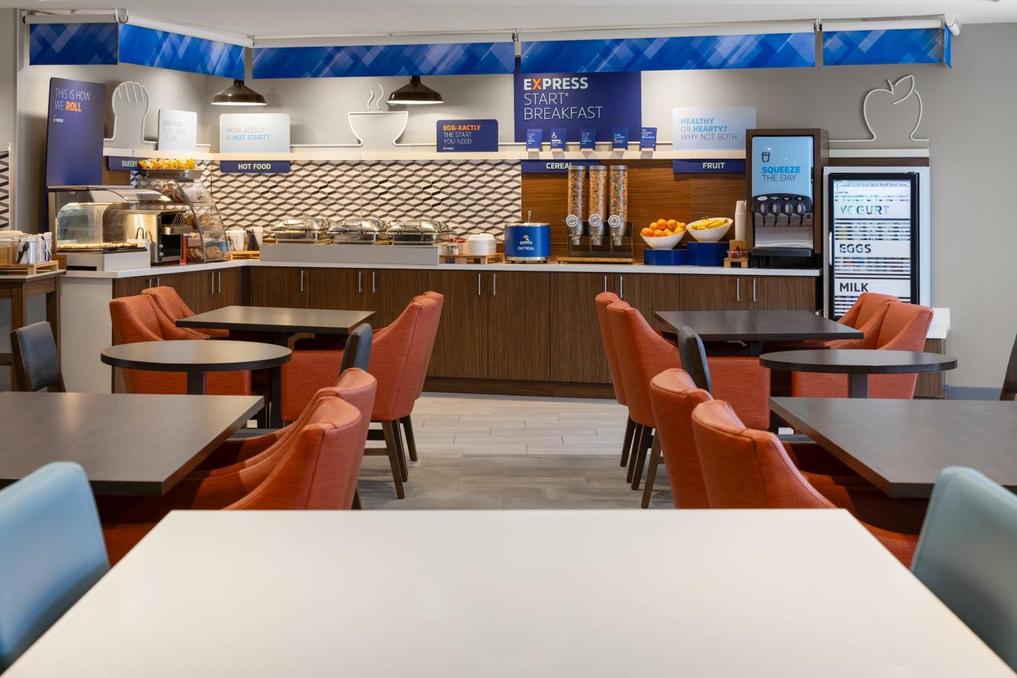 Holiday Inn Express Hotel & Suites Brattleboro By Ihg Bagian luar foto