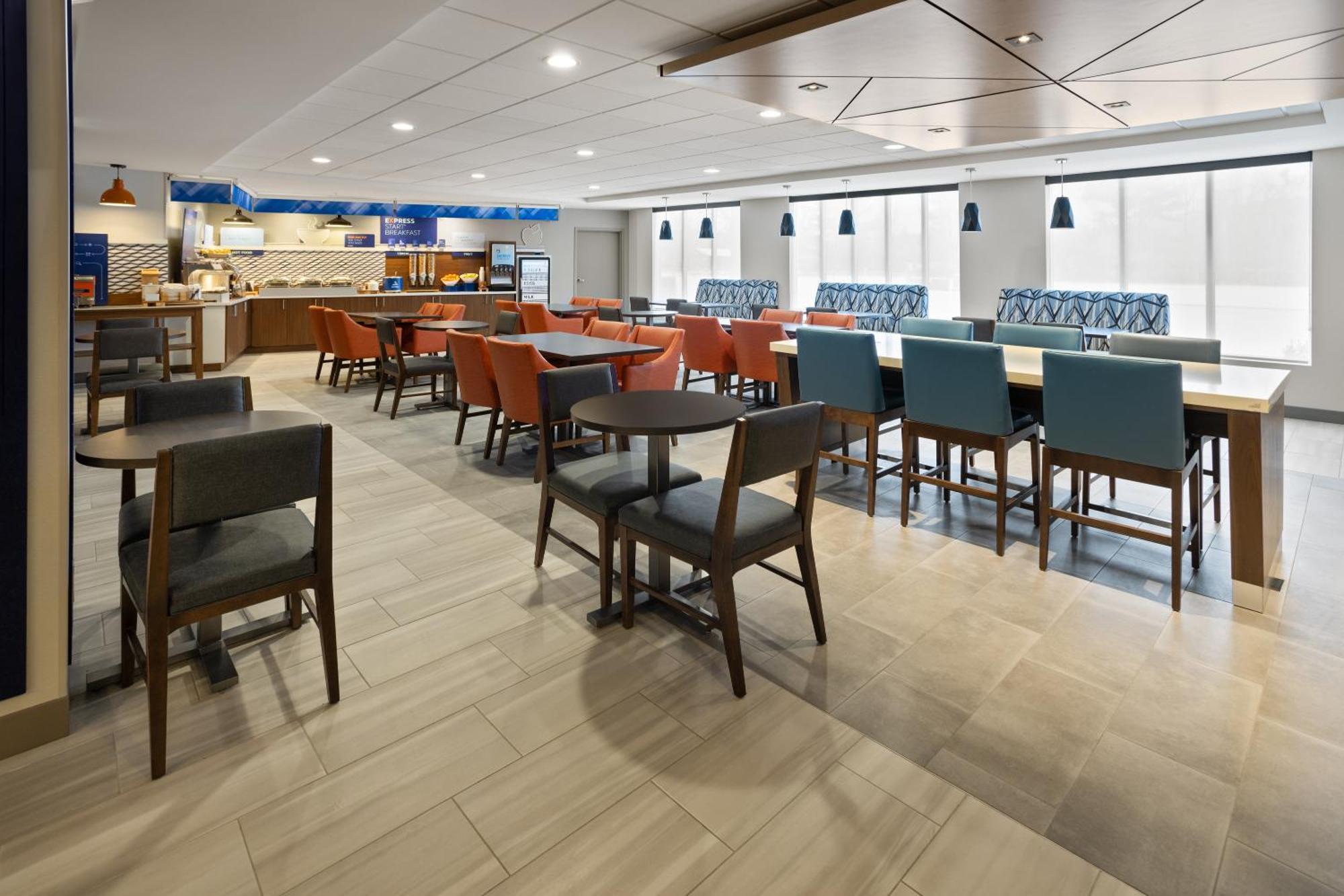 Holiday Inn Express Hotel & Suites Brattleboro By Ihg Bagian luar foto