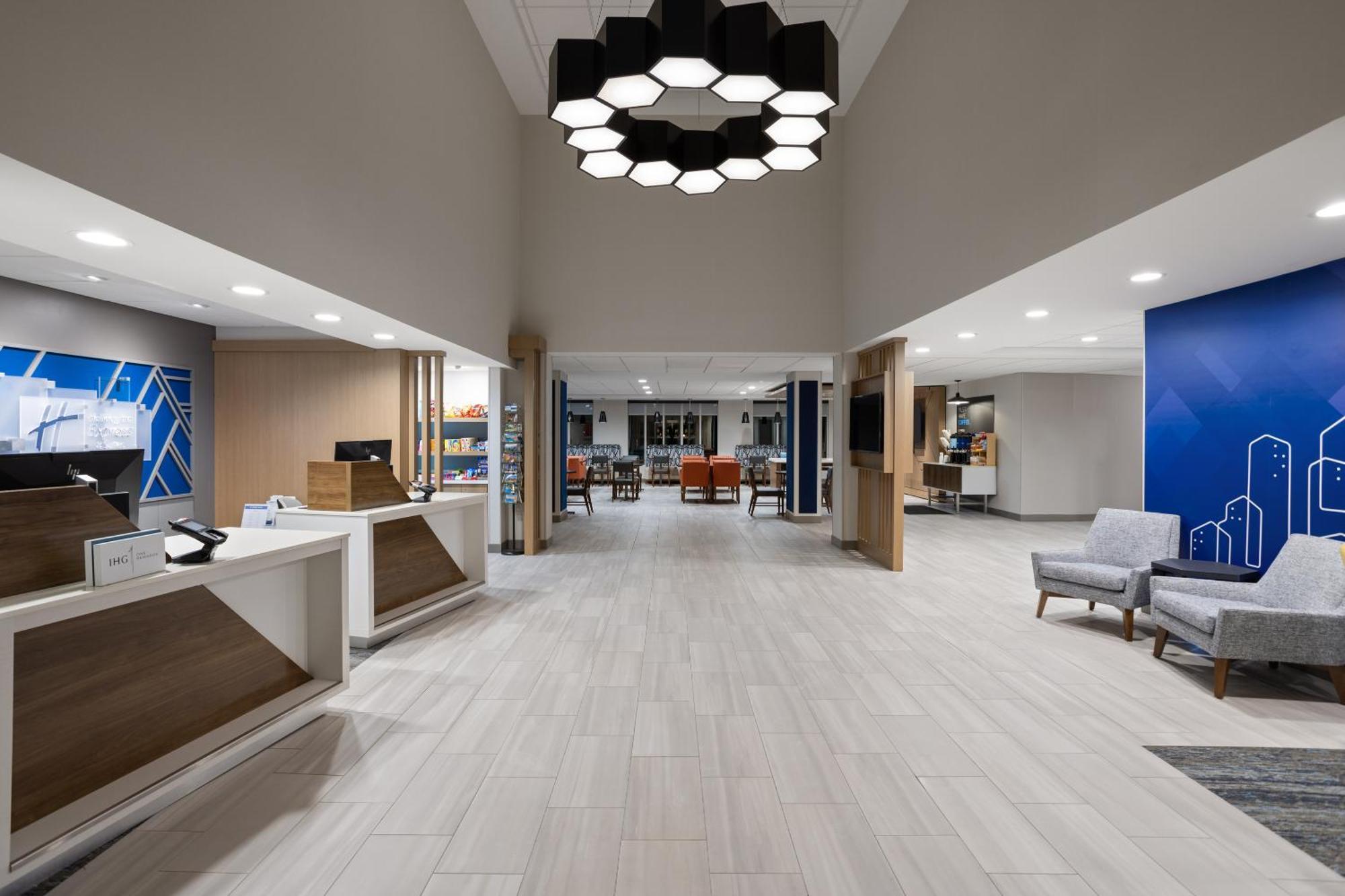Holiday Inn Express Hotel & Suites Brattleboro By Ihg Bagian luar foto
