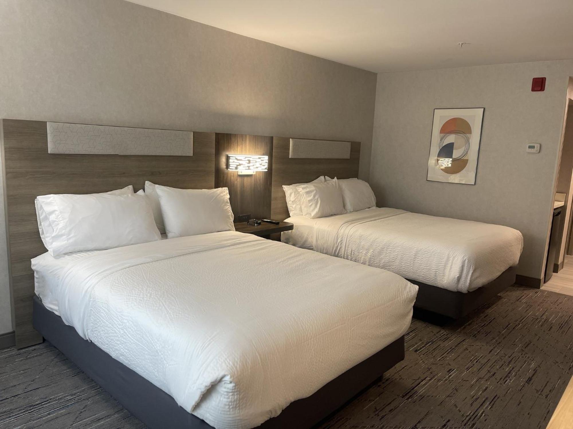 Holiday Inn Express Hotel & Suites Brattleboro By Ihg Bagian luar foto