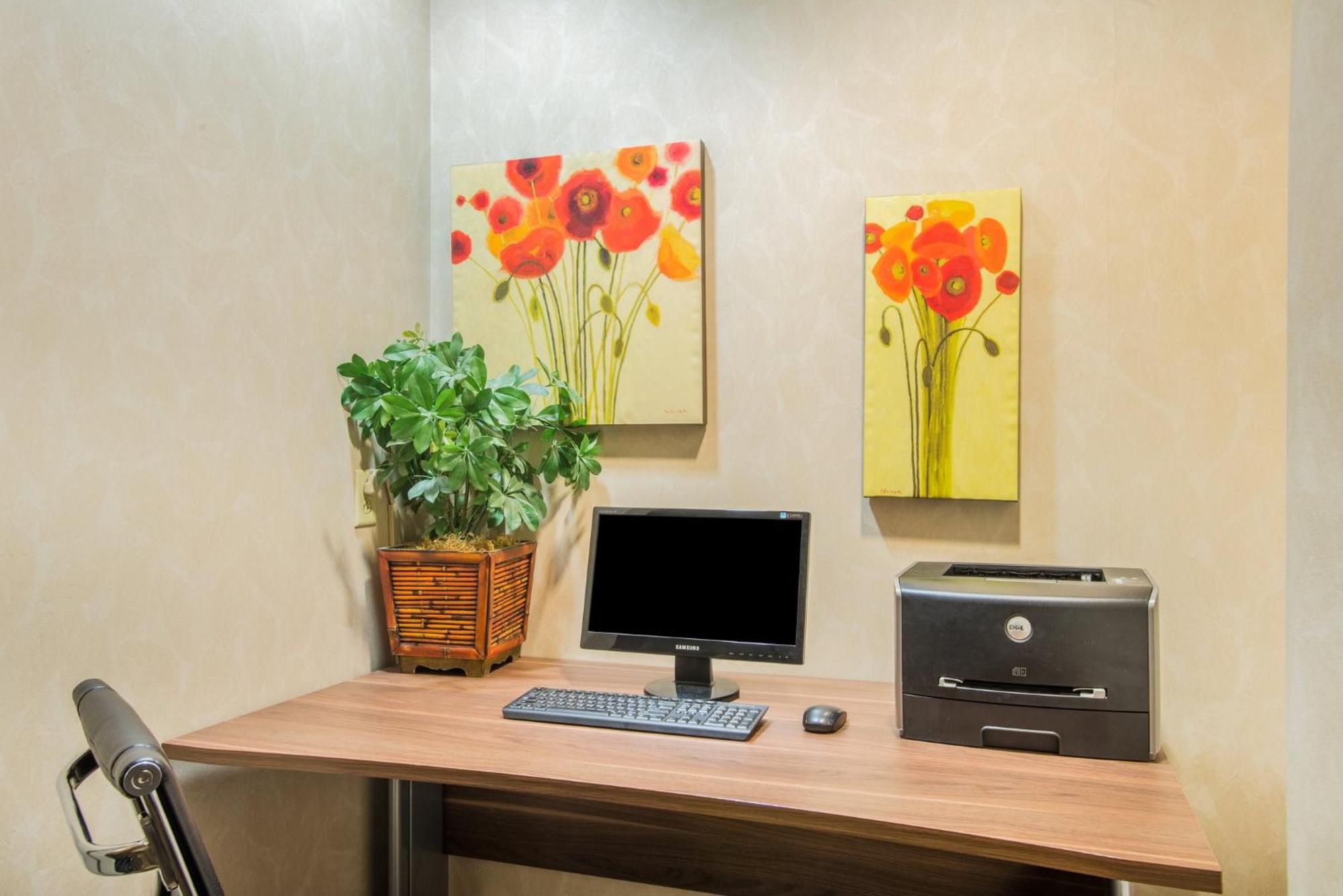 Holiday Inn Express Hotel & Suites Brattleboro By Ihg Bagian luar foto