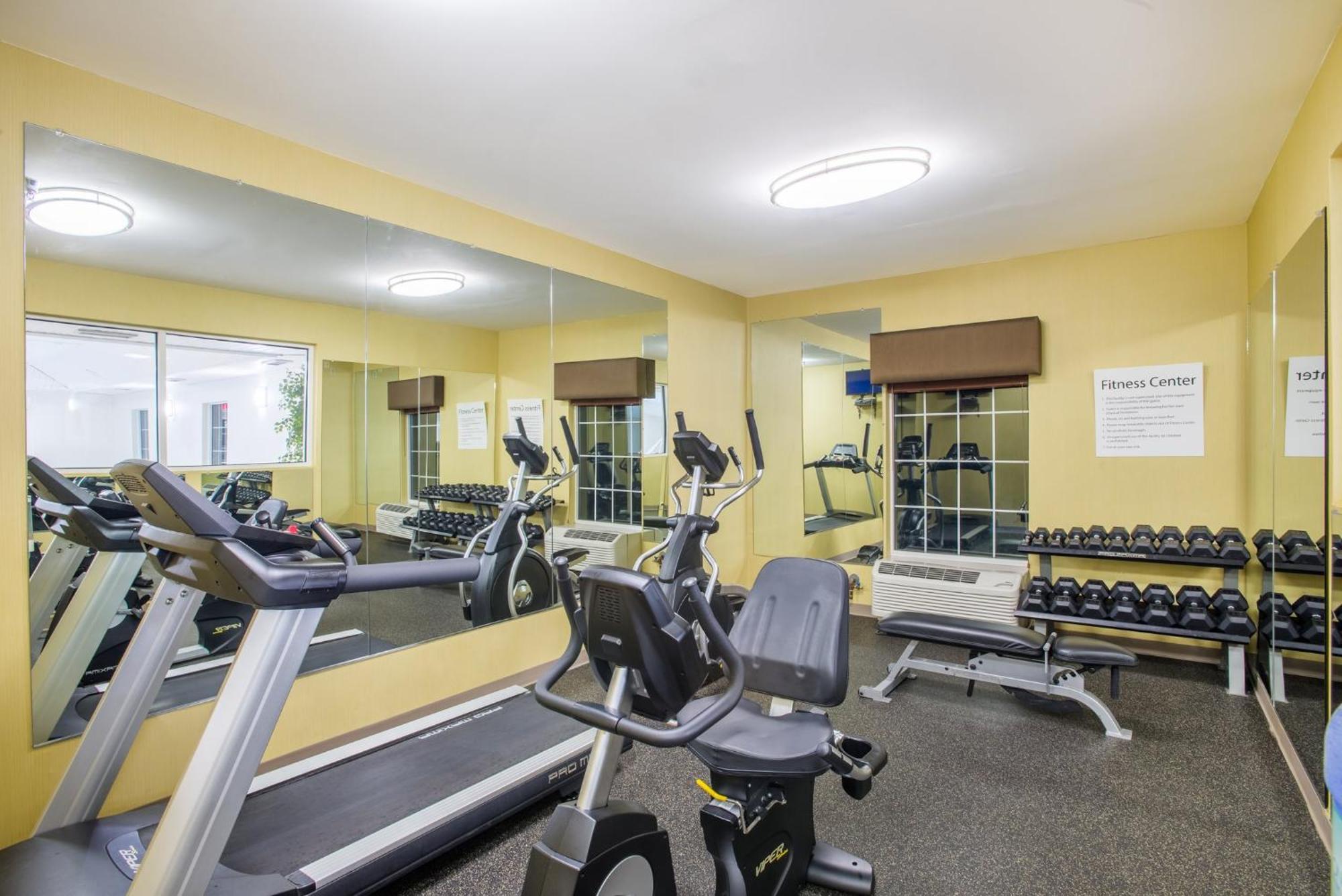 Holiday Inn Express Hotel & Suites Brattleboro By Ihg Bagian luar foto