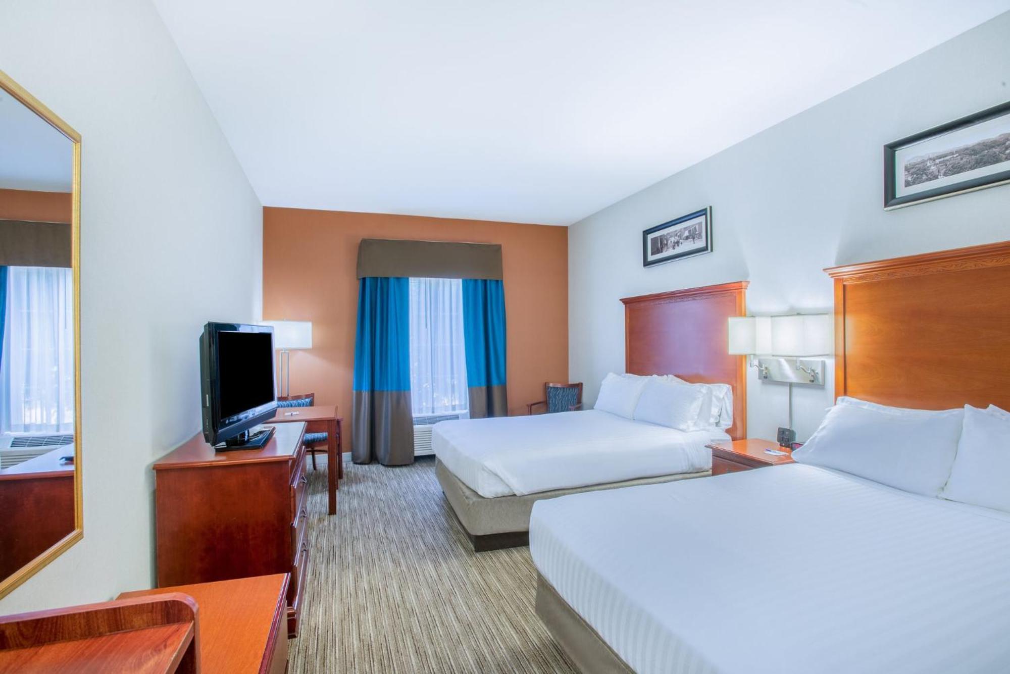Holiday Inn Express Hotel & Suites Brattleboro By Ihg Bagian luar foto