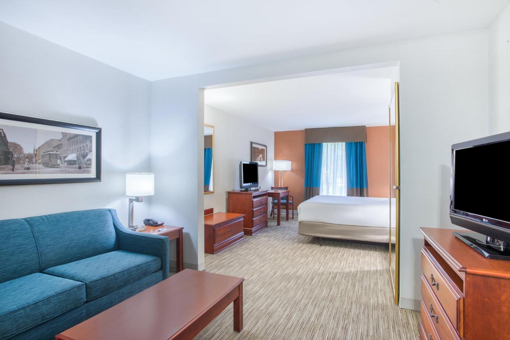 Holiday Inn Express Hotel & Suites Brattleboro By Ihg Bagian luar foto