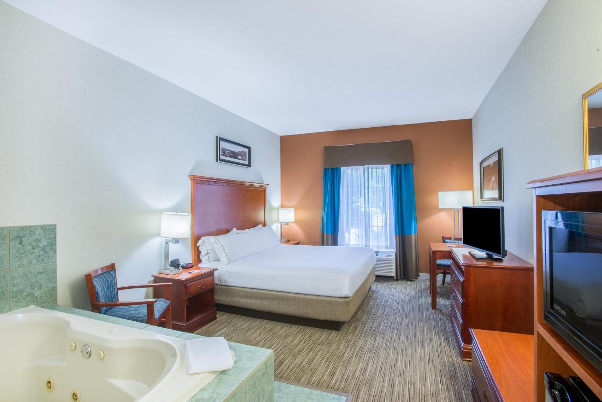 Holiday Inn Express Hotel & Suites Brattleboro By Ihg Bagian luar foto