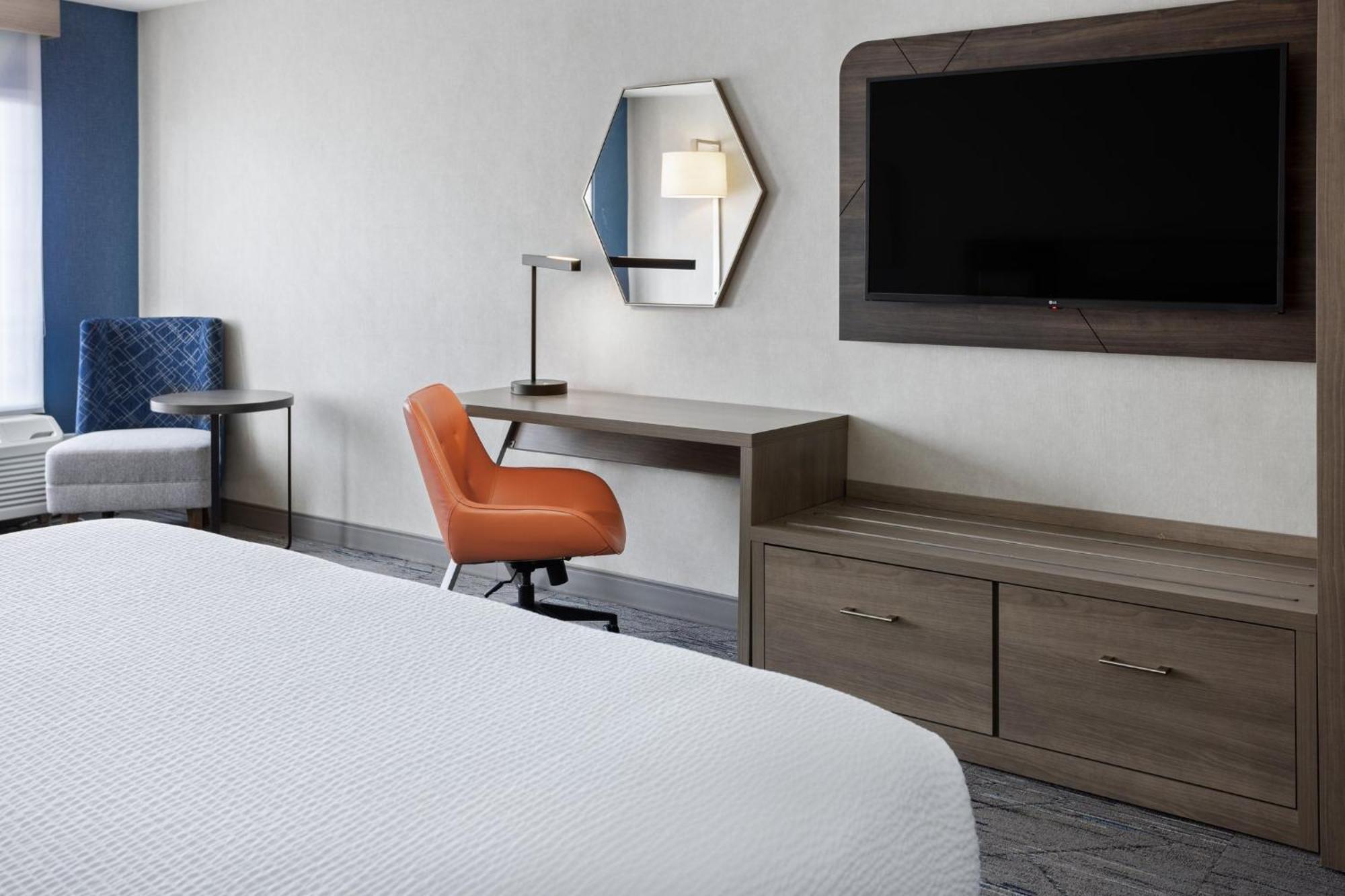 Holiday Inn Express Hotel & Suites Brattleboro By Ihg Bagian luar foto