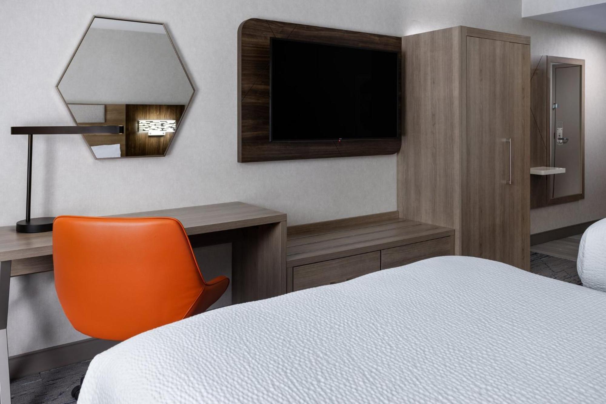 Holiday Inn Express Hotel & Suites Brattleboro By Ihg Bagian luar foto