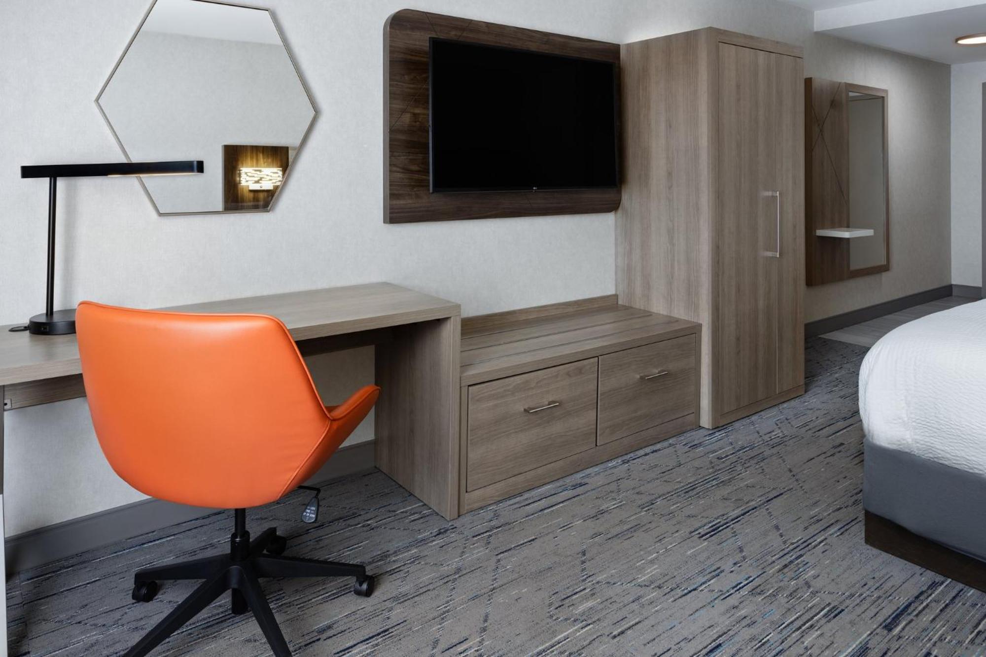 Holiday Inn Express Hotel & Suites Brattleboro By Ihg Bagian luar foto